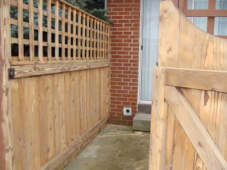 Wood restoration: Apartment complex fence after removal of dirt and paint